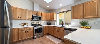 Baltimore Bungalow – HOT TUB, Walkable, Pet-Friendly