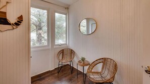 Deluxe House, Patio, Beachside | Living area