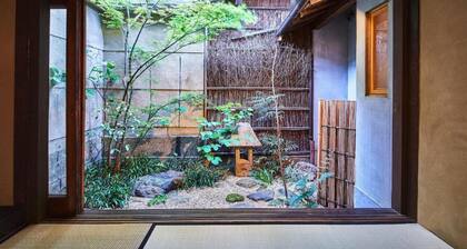 Yasaka no Yado / A cute traditional Japanese house