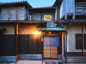 تفاصيل الفندق من الخارج