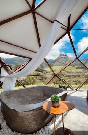 Luxury Bungalow, Mountain View | Bathroom. Morada do Guardião