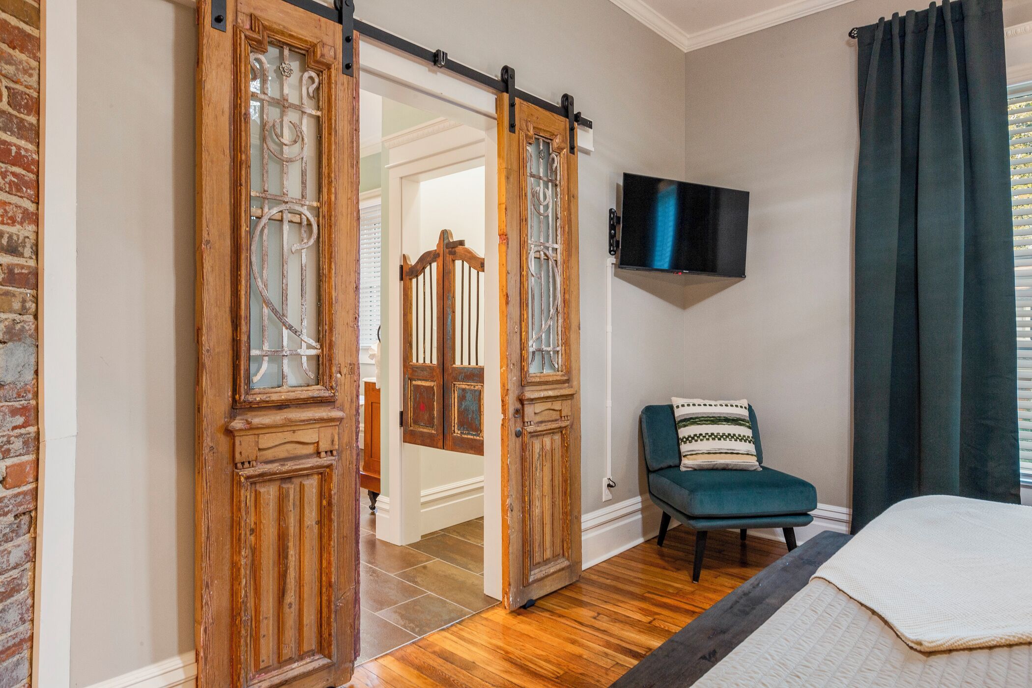 3 chambres, fer et planche à repasser, Wi-Fi, draps fournis