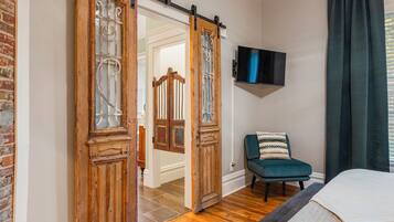 3 chambres, fer et planche à repasser, Wi-Fi, draps fournis