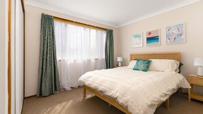 2 bedrooms, bed sheets - Charming Coastal Retreat in Tuross Head (Tuross Head)