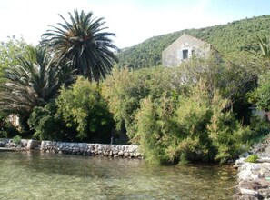 Property grounds - Seaside Holiday Home Andrija - Two Bedroom Holiday Home with Sea View (Ston)