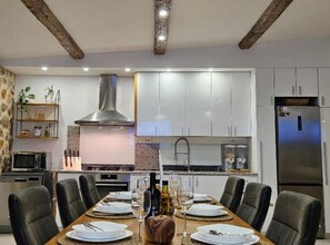 Kühlschrank, Mikrowelle, Ofen, Geschirrspüler