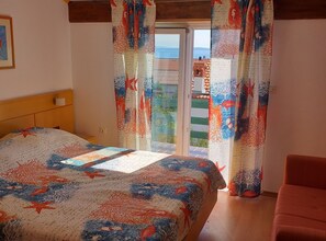 3 bedrooms, iron/ironing board, Internet, bed sheets