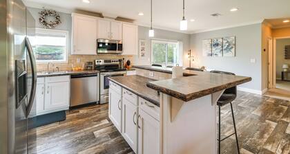 Legacy Ranch Home w/ Lake Access & Grill