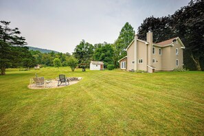 Property grounds - 15 Mi to Penn State: Hideaway w/ Fire Pit! (Mingoville)