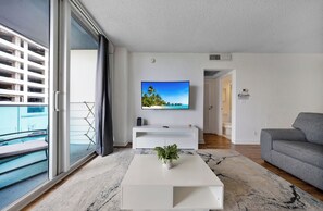 TV, table football - Gorgeous Beachfront Condo with Stunning Ocean Views and Resort Amenities (Hollywood)