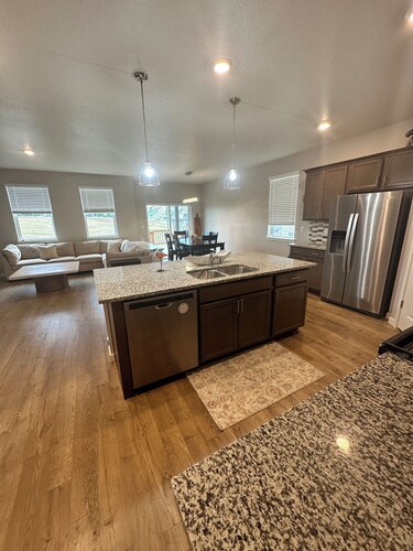 Wide open spaces: 3-bed Ranch home in Castle Rock with WiFi and AC.