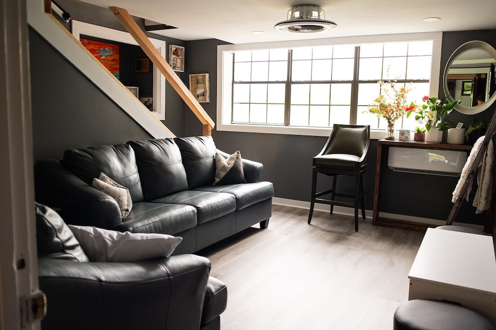 Stay at the cozy and luxurious 1bedroom apartment at the Juliette Mill