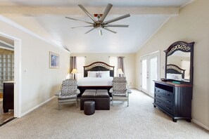 6 soverom, strykejern/-brett, internettilgang og sengetøy