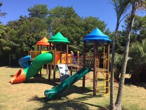 Zona de juegos infantil al aire libre