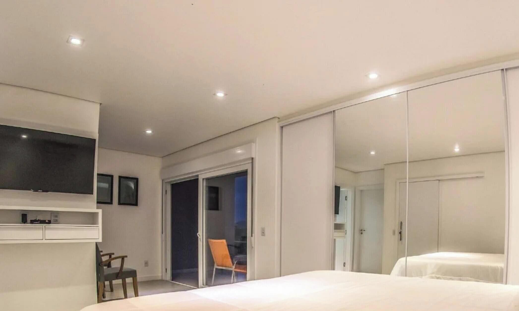 Casa superluxo, acesso à piscina | 3 quartos, roupas de cama antialérgicas, frigobar, escrivaninha