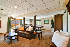 TV - Lakeside cabin with water views, hot tub, pool table & a/c (Indian Point)