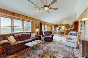 电视、DVD 播放器、乒乓球、书