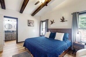 3 habitaciones, tabla de planchar con plancha, internet y ropa de cama 