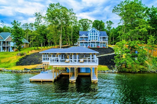 Lakefront Lake Anna, Hot Tub, Boat Dock