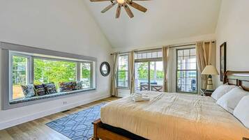 4 bedrooms, iron/ironing board, travel crib, free WiFi