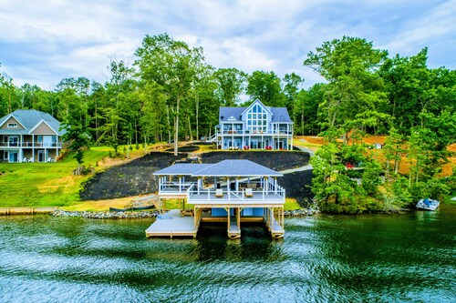 Lakefront Lake Anna, Hot Tub, Boat Dock