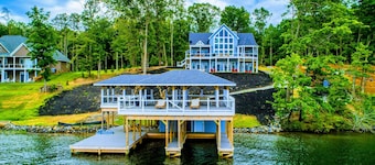 NEW 4BR Lakefront Lake Anna, Hot Tub, Boat Dock