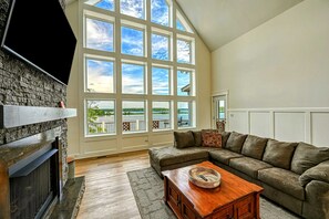 Smart TV, fireplace, offices