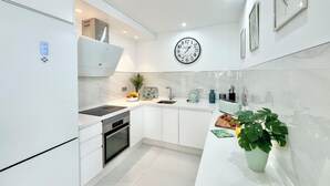 Coffee/tea maker, fridge, microwave, oven - Welcome to Villa Bali a luxurious modern getaway (Los Cristianos)