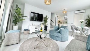 Smart TV, ping pong, books - Welcome to Villa Bali a luxurious modern getaway (Los Cristianos)