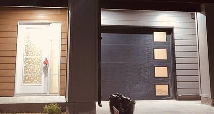 Entire Glitter House 4 Bedroom 3 bath with hottub!