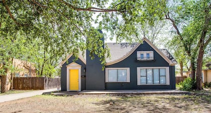 Brick Road Bungalow - Near TTU