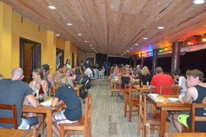 Restaurant - Ratu Kini's Dive & Stay (Mana Island)