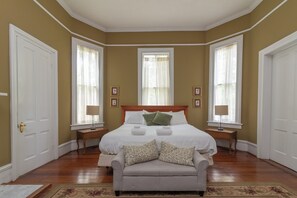 6 chambres, fer et planche à repasser, accès au Wi-Fi (inclus)