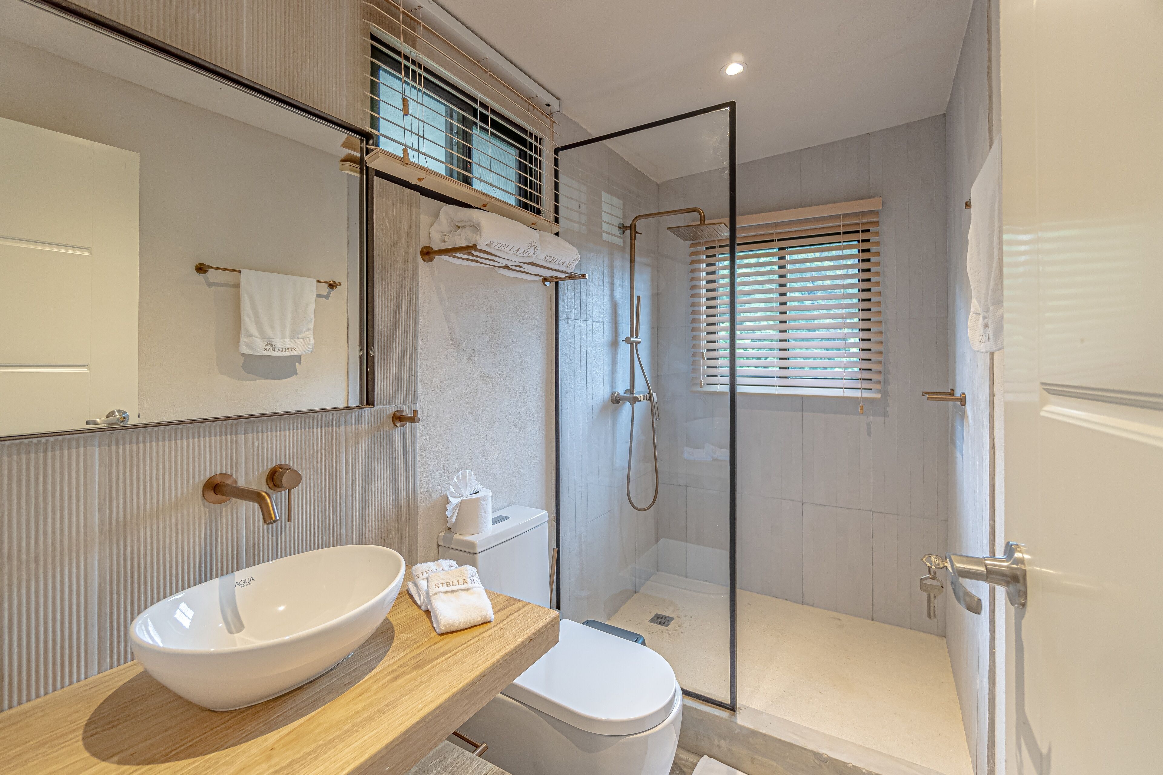 Comfort House, Partial Sea View | Bathroom | Shower, free toiletries, hair dryer, towels