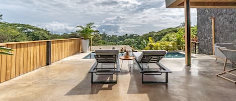 Maison Confort, vue partielle sur la mer | Terrasse/Patio