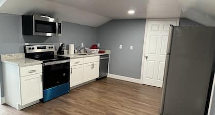 Charming 1-bedroom apartment #A in awesome East Palatka with WiFi, AC