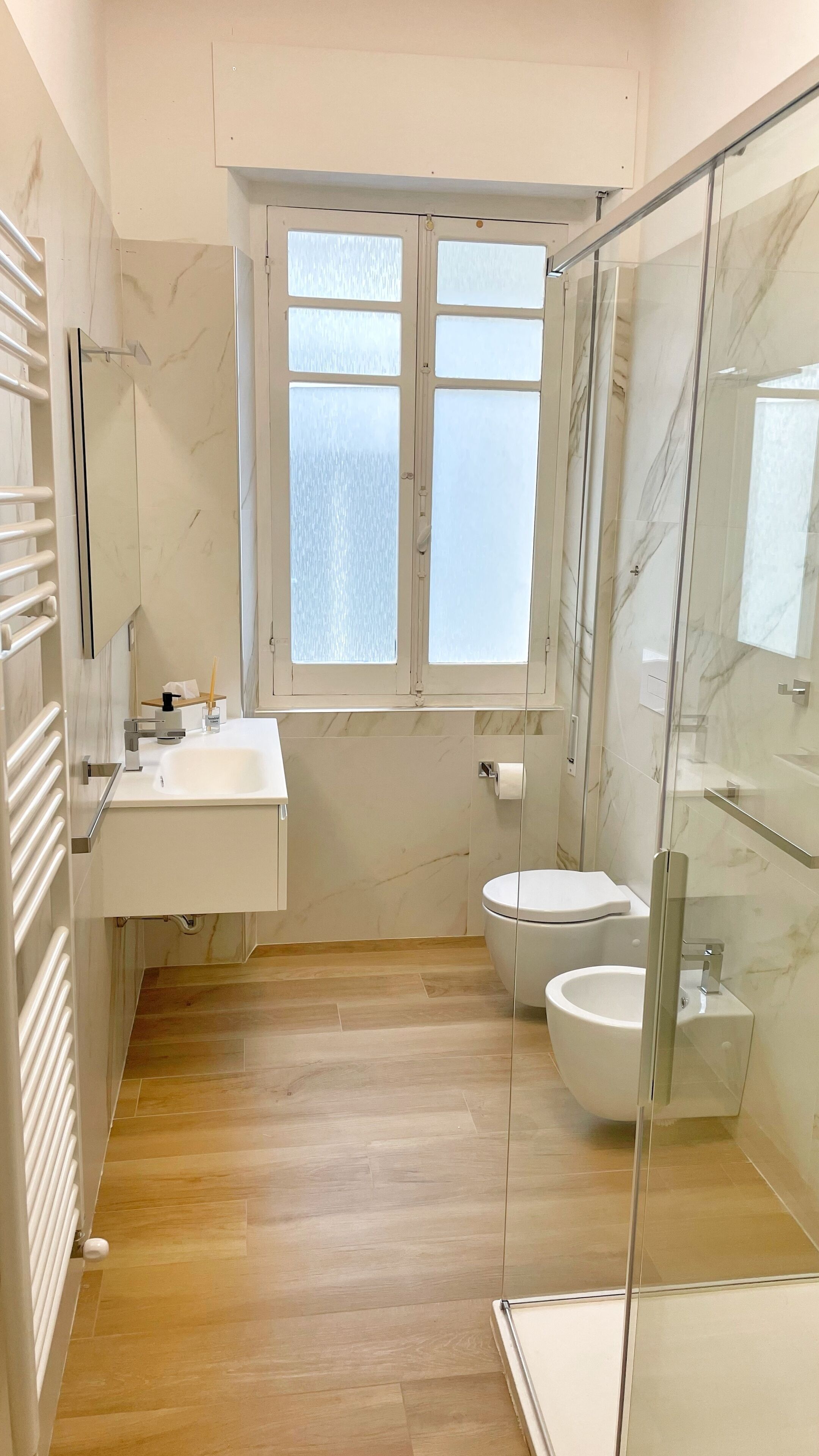 Deluxe Apartment, Courtyard View | Bathroom | Shower, free toiletries, hair dryer, bathrobes