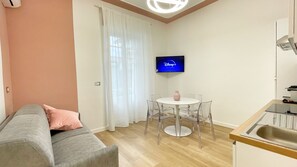 Deluxe Apartment, Courtyard View | Private kitchen | Full-size fridge, oven, stovetop, espresso maker - Color Houses Pescara Centro (Pescara)