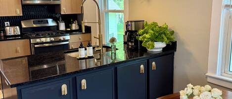 Micro-ondas, fogão, cooktop, lava-louças