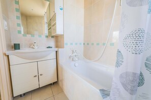 Shower, towels