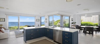 Beachfront, 5 bedrooms, 5 bathroooms!