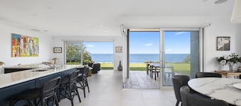 Beachfront, 5 bedrooms, 5 bathroooms!