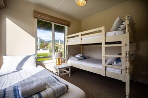 4 chambres, fer et planche à repasser, accès au Wi-Fi (inclus)