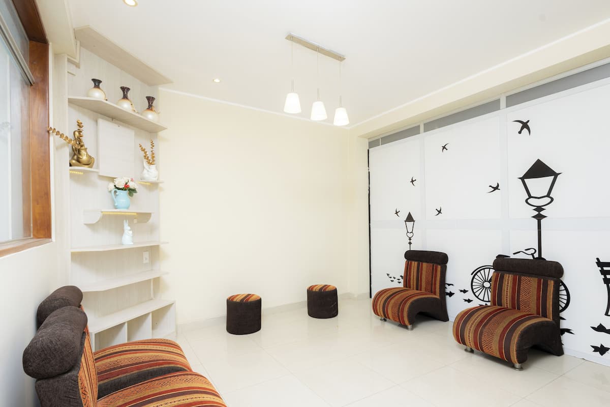 Family Room | Free WiFi