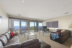 TV - The Cove, Port Hughes (Port Hughes)