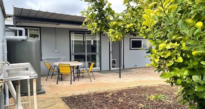 Reel 'Em Inn, Port Victoria