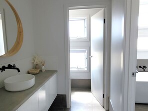 Interior - Whispering Winds, Port Victoria (Port Victoria)