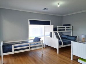 4 bedrooms, iron/ironing board, free WiFi