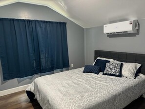 1 slaapkamer, een strijkplank/strijkijzer, gratis wifi, beddengoed