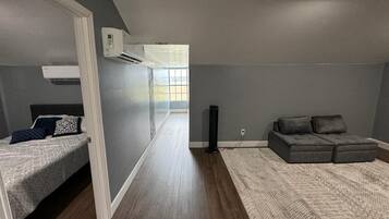 1 chambre, fer et planche à repasser, accès au Wi-Fi (inclus)